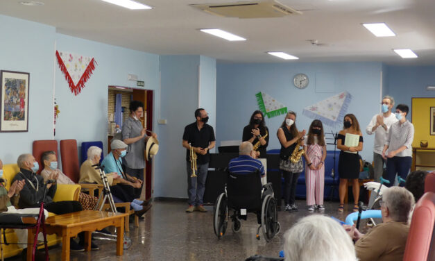 Visita musical a la Residencia, organizada por la Escuela Municipal de las Artes