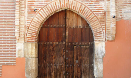 ¿Sabes que bajo esta puerta se puede encontrar parte de la historia del pueblo judío?