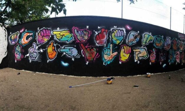 Así ha quedado el Mural colectivo de Lengua de Signos en el Ceip Cardenal Cisneros de Torrelaguna