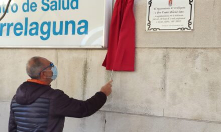 Homenaje a Vicente Palomo Sanz, toda una vida dedicada al servicio público en el Centro de Salud de Torrelaguna